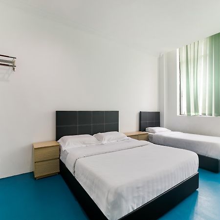 Spot On 89726 Capsule Inn Кота-Кинабалу Экстерьер фото