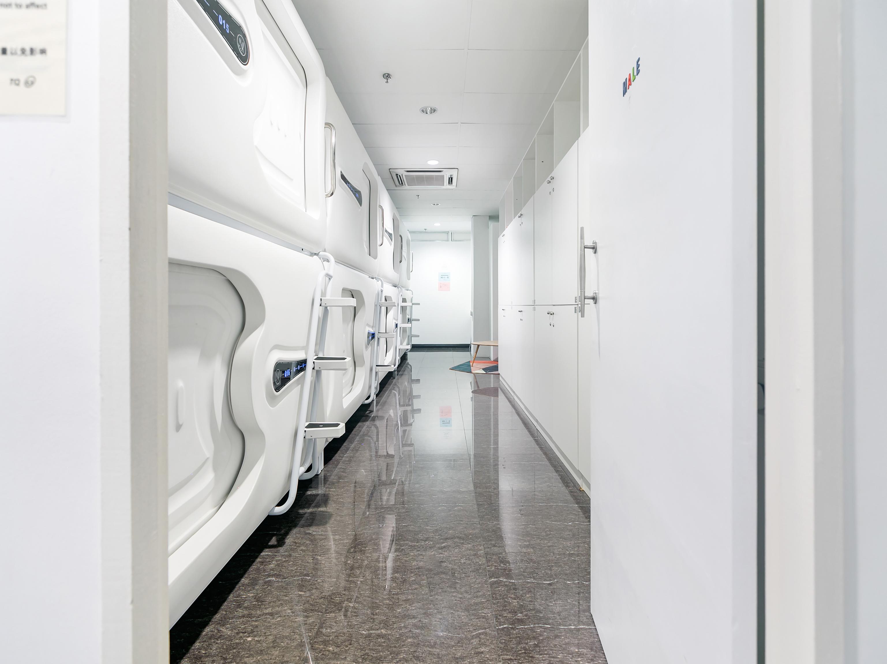 Spot On 89726 Capsule Inn Кота-Кинабалу Экстерьер фото