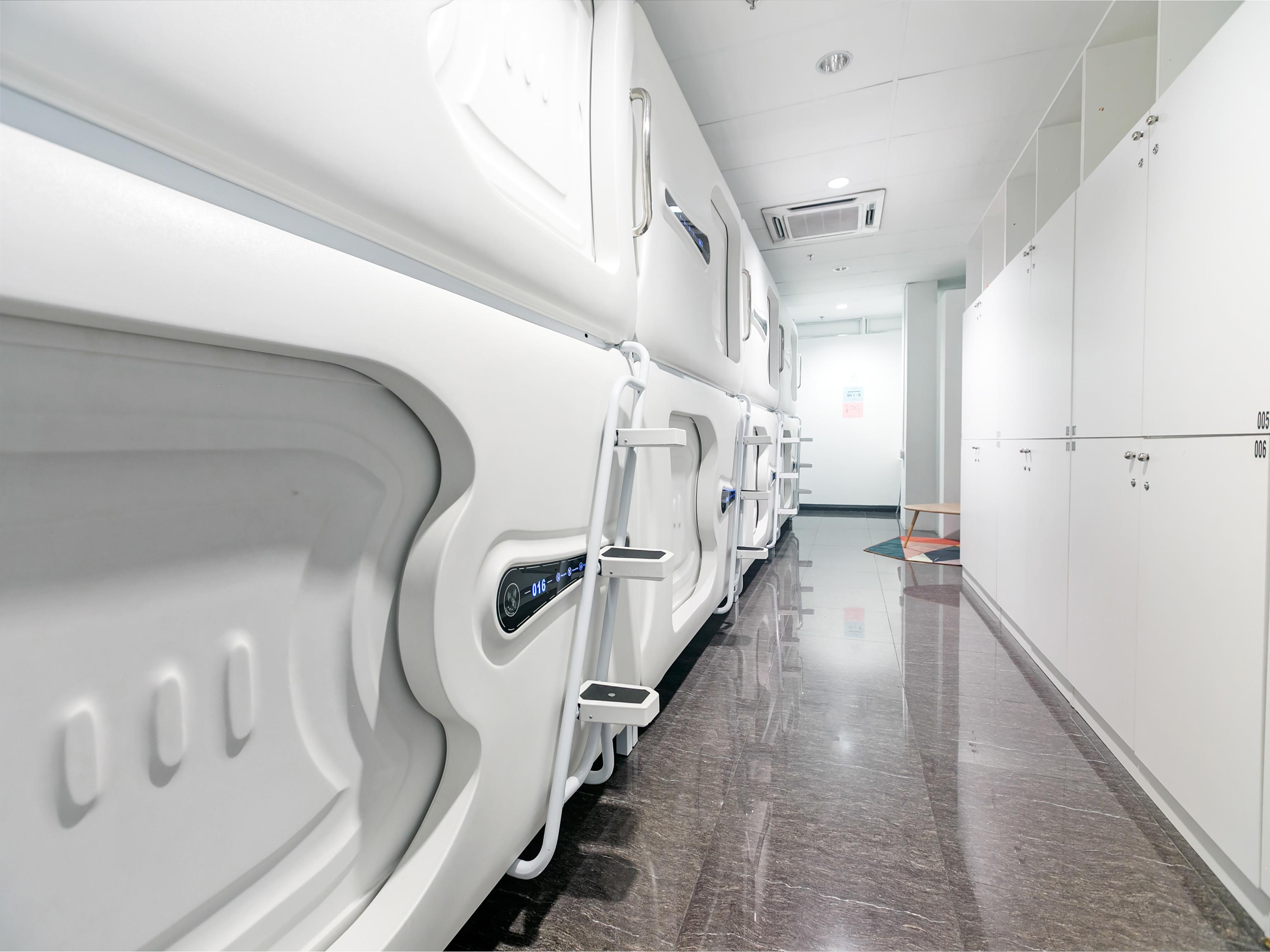 Spot On 89726 Capsule Inn Кота-Кинабалу Экстерьер фото
