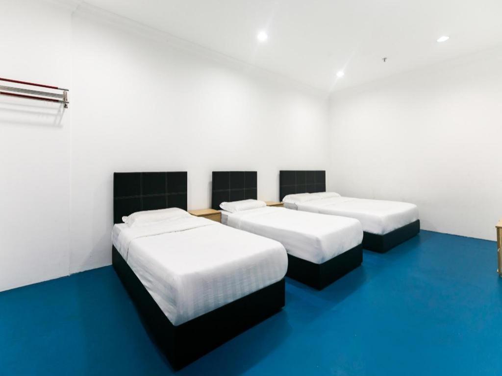 Spot On 89726 Capsule Inn Кота-Кинабалу Экстерьер фото