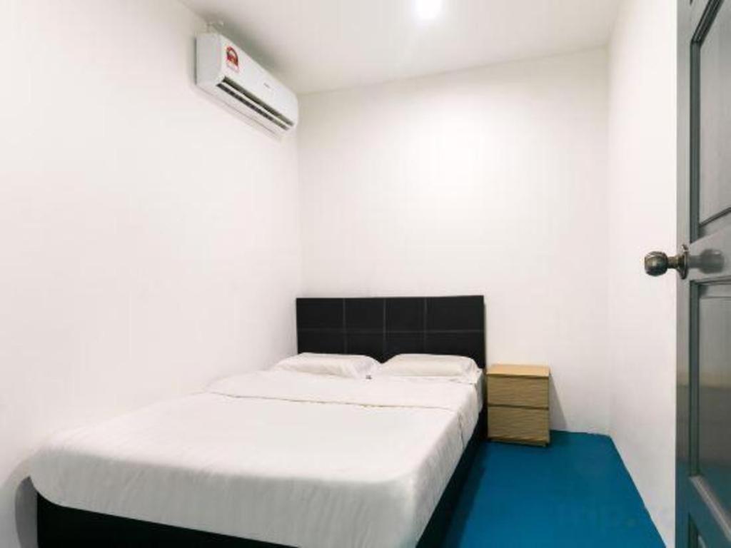 Spot On 89726 Capsule Inn Кота-Кинабалу Экстерьер фото