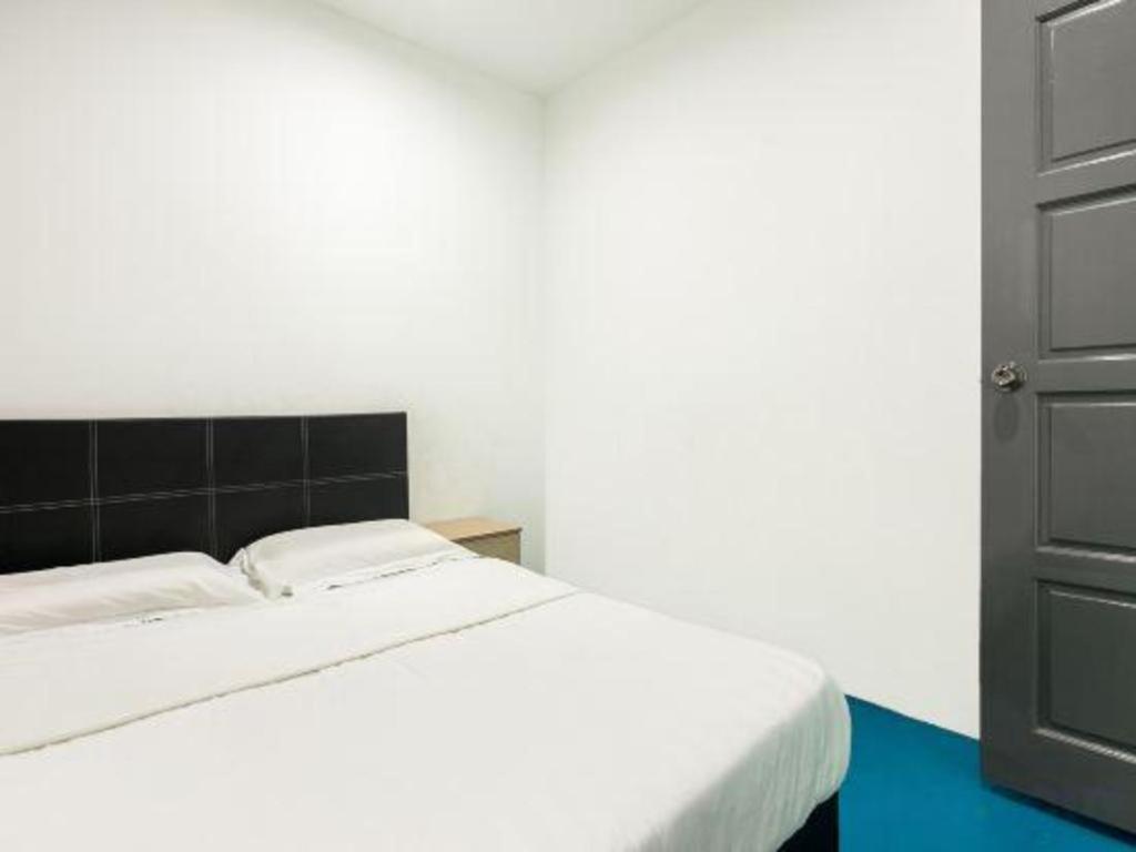 Spot On 89726 Capsule Inn Кота-Кинабалу Экстерьер фото