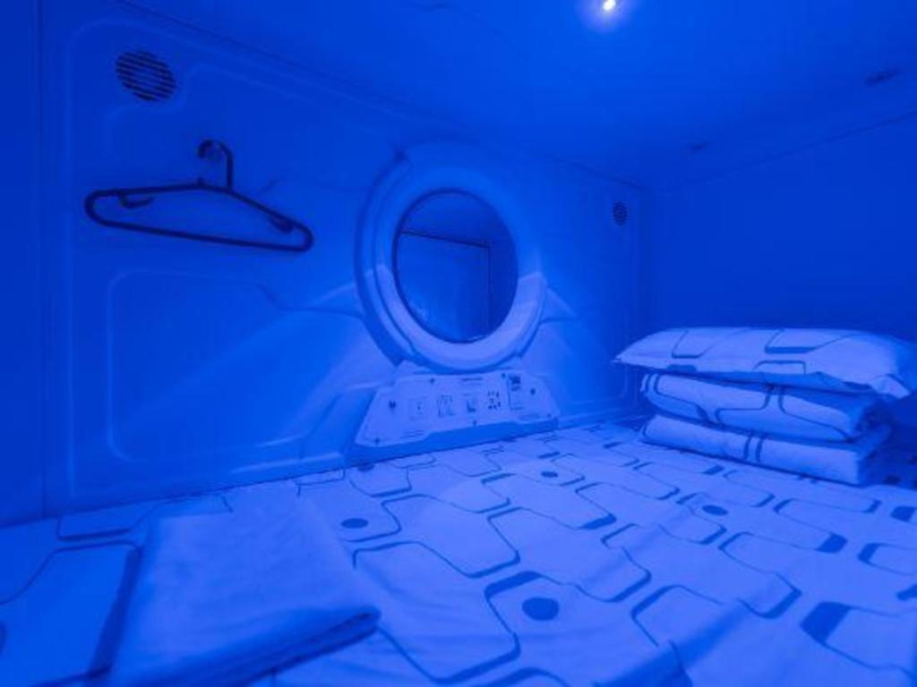 Spot On 89726 Capsule Inn Кота-Кинабалу Экстерьер фото