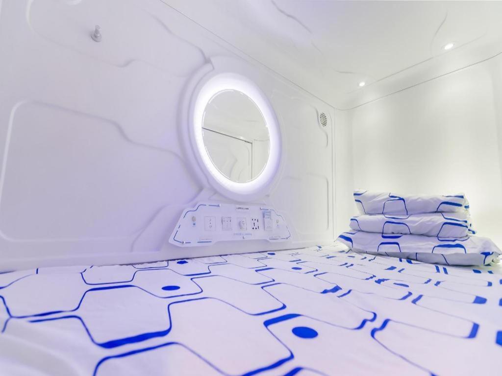 Spot On 89726 Capsule Inn Кота-Кинабалу Экстерьер фото