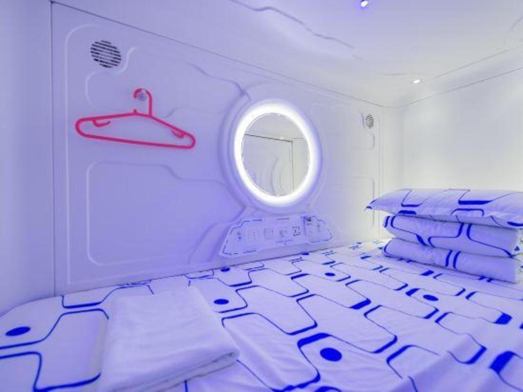 Spot On 89726 Capsule Inn Кота-Кинабалу Экстерьер фото