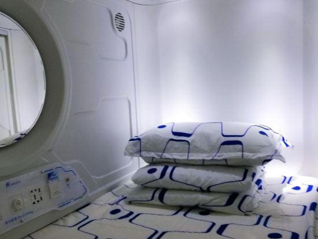 Spot On 89726 Capsule Inn Кота-Кинабалу Экстерьер фото